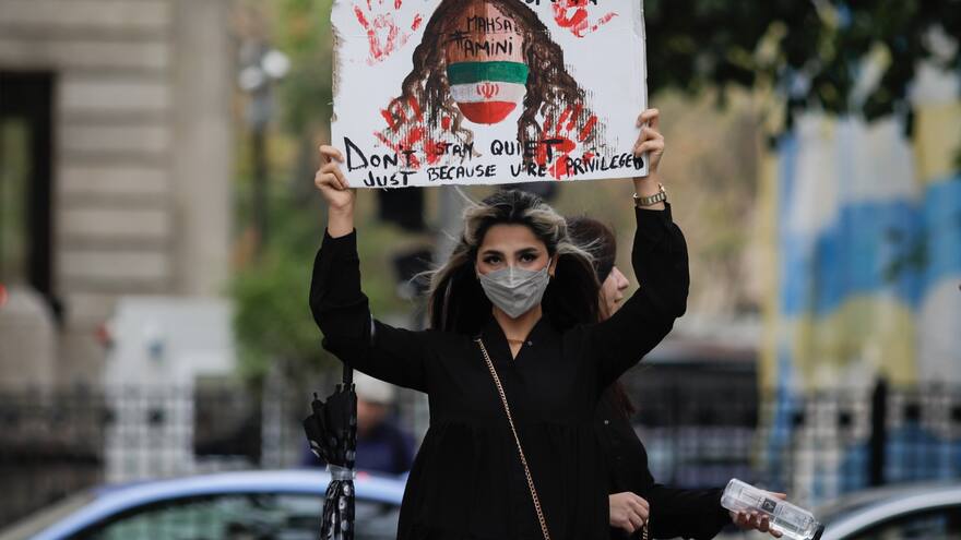 Docenas de niñas fueron envenenadas con gas en seis colegios de Irán