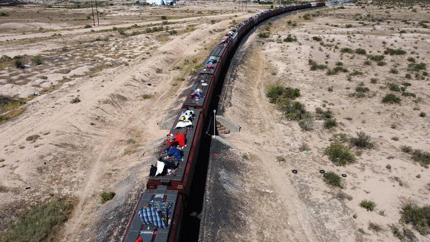 Biden refuerza muro fronterizo en área de mayor cruce irregular de migrantes