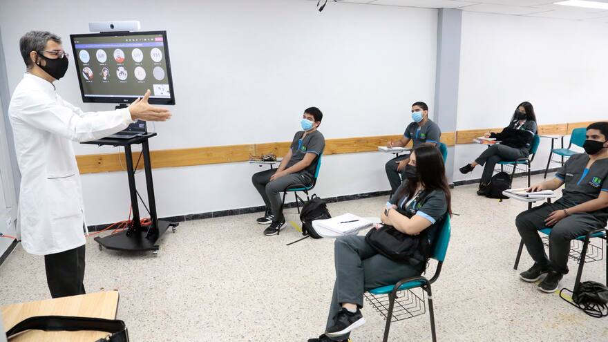 En modalidad combinada, UCC acepta el reto de volver a las aulas