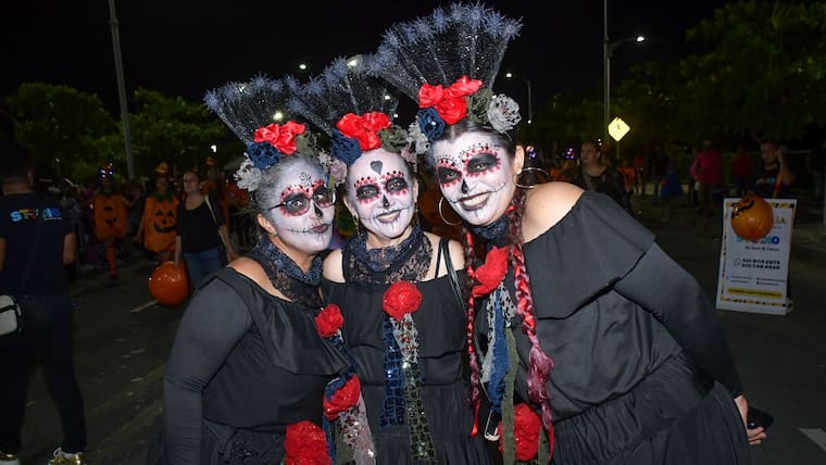 Los disfraces y la alegría se tomaron el Gran Malecón en el desfile de Cantores Killeros