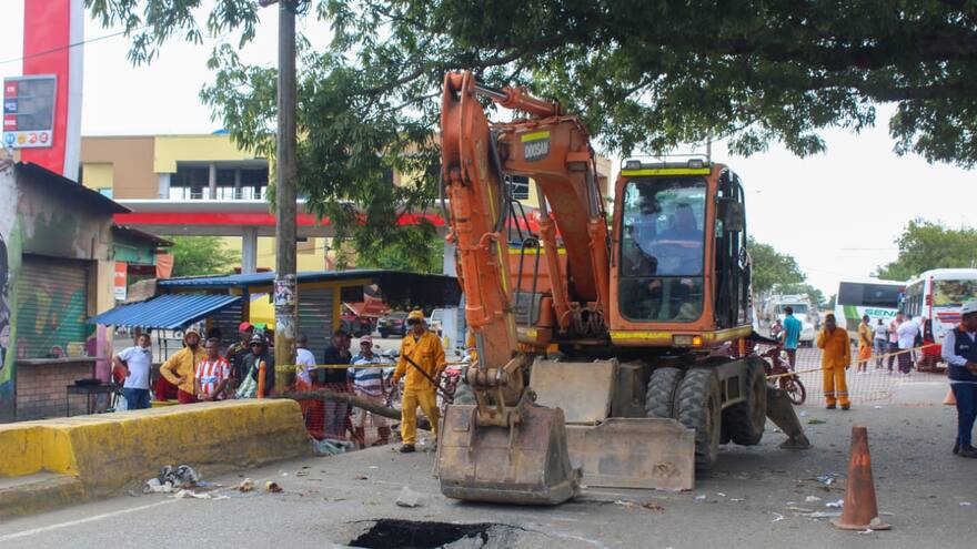 Córdoba: funcionarios del Ínvias realizan mantenimiento al puente de Caño Chimalito