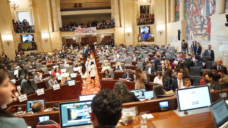 Cámara avala negociaciones con desertores como Iván Márquez