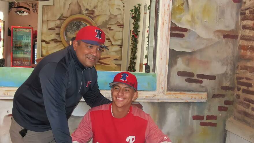 Nilson Beltrán, prospecto barranquillero, firma contrato con los Phillies de Philadelphia