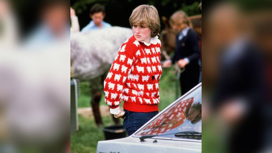 El suéter con una oveja negra que llevó la princesa Diana será subastado