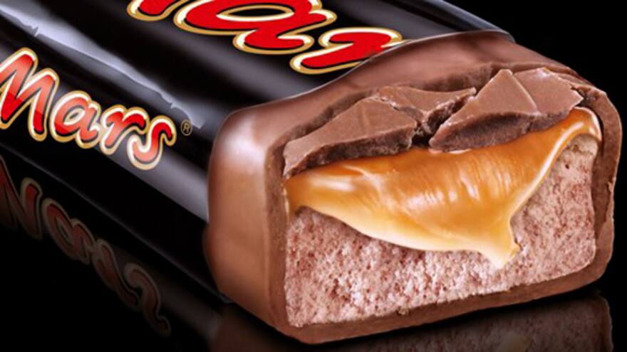 Retiran barras de chocolate Mars, Snickers y Milky Way por contener plástico