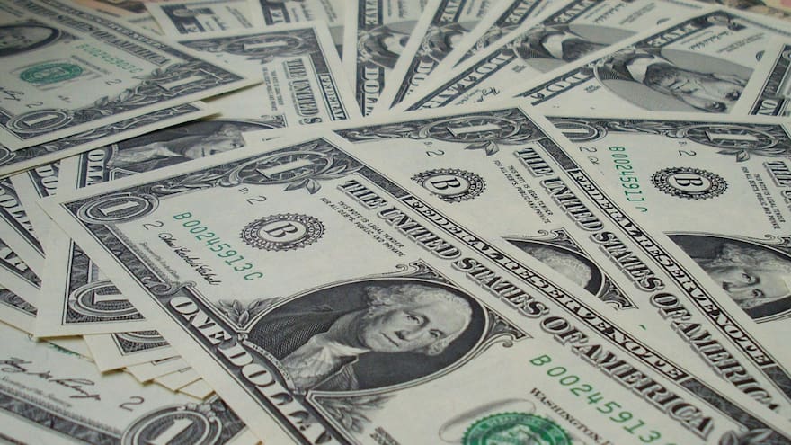 El dólar abre la jornada de negociaciones por debajo de los $4.800