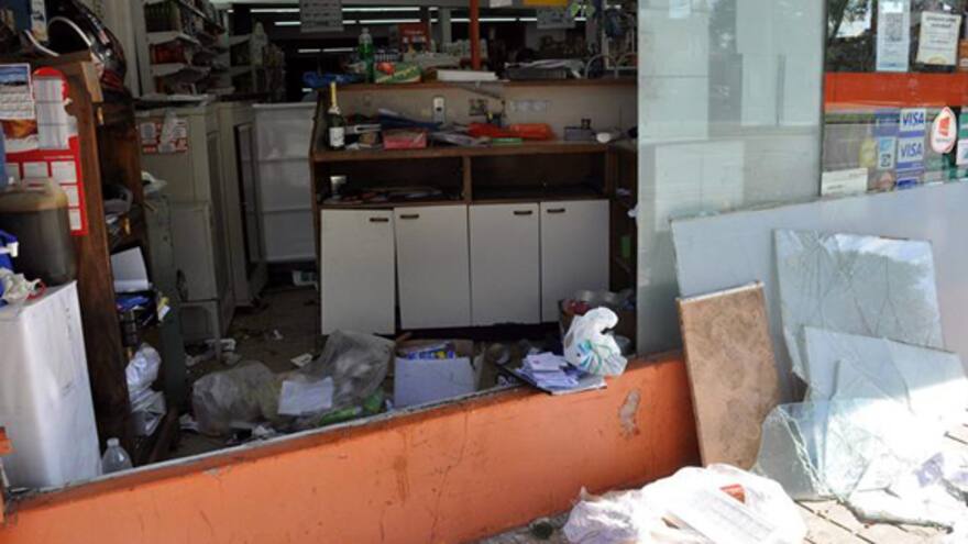 Al menos un muerto y 60 heridos por oleada de saqueos en ciudad argentina