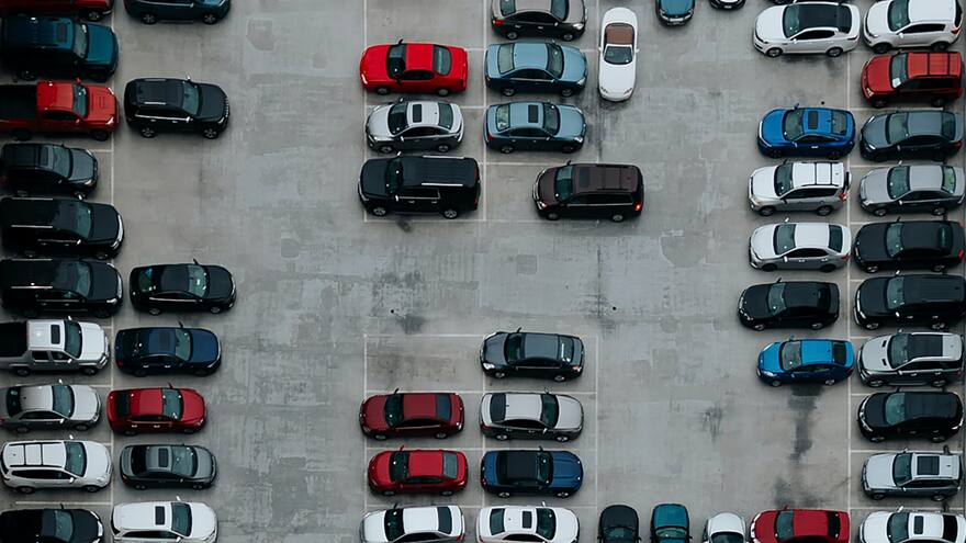 Tenga en cuenta estos consejos para comprar y vender carros por internet