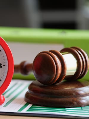 Las mal llamadas maniobras dilatorias | Columna de Iván Cancino