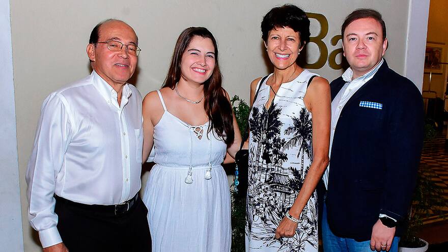 Coctel de la campaña ‘Regalando Sonrisas’