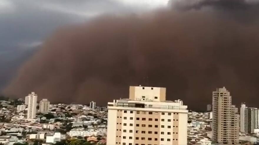 Nube de polvo se 'tragó' varias zonas de Sao Paulo, Brasil