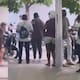 Padre agredió a un estudiante en un colegio por supuestos comentarios racistas contra su hija