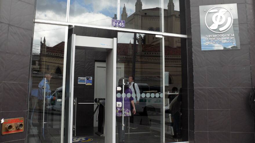 Supertransporte sanciona a Easy Taxi y Smart Taxi por violar normas de transporte