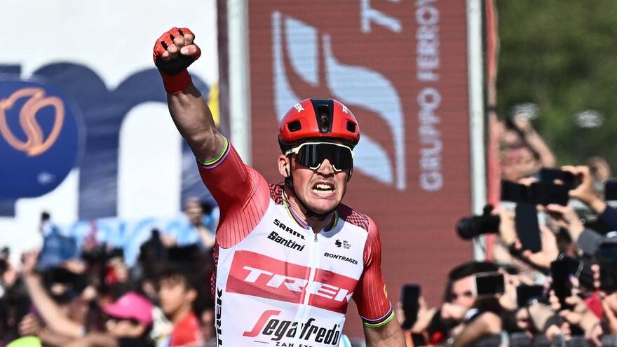 Pedersen dejó a Fernando Gaviria sin gloria en el Giro