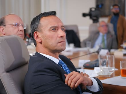 Radican moción de censura contra el ministro de Defensa por los bombardeos en los que murieron menores: también firmaron congresistas del Pacto