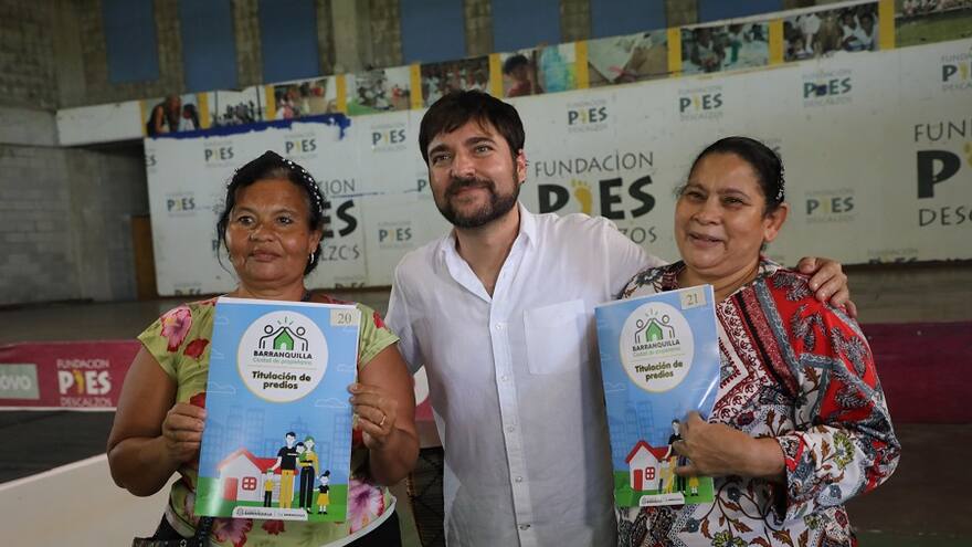 Distrito beneficia a la comunidad de La Playa con formalidad de inmuebles
