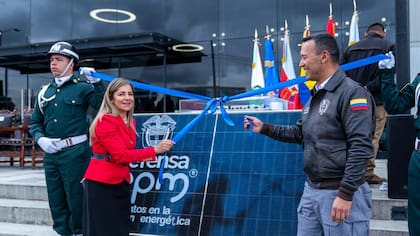 Mindefensa y EPM firman convenio para instalación de paneles solares en el edificio Fortaleza