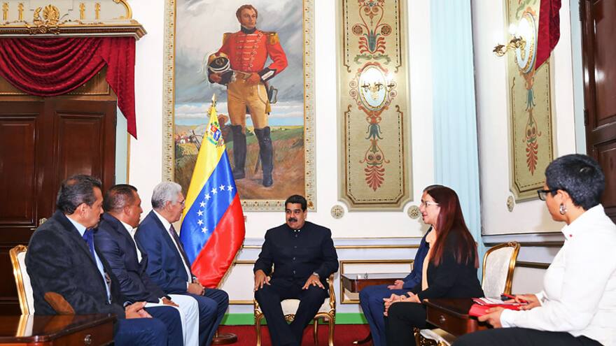 Maduro afianza su poder sobre una oposición fracturada