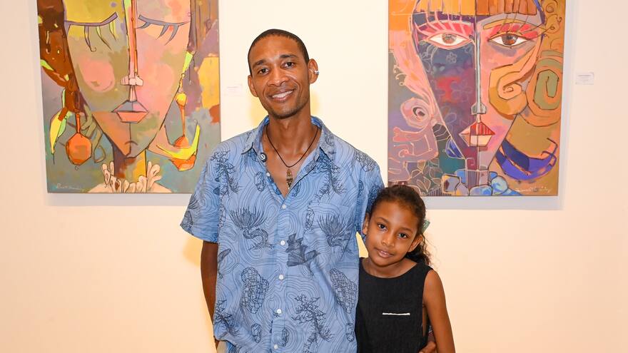 Exposición Mujer: Miradas y Matices del artista Ronald Hernández