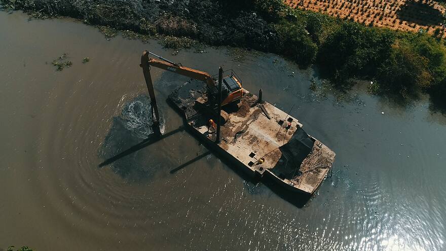 Remueven 30 mil metros cúbicos en caños de Barranquilla