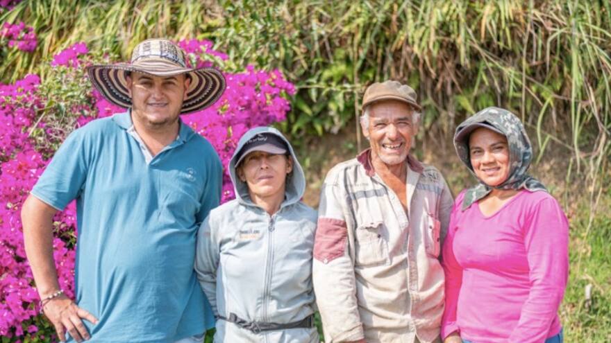 Lanzan línea de crédito para apoyar a más de 1.500 mujeres rurales en el país
