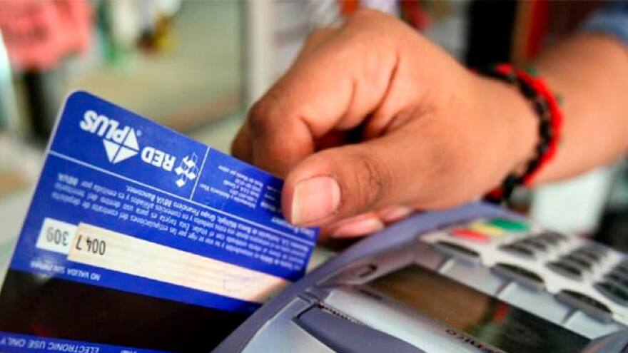 Las deudas de tarjetas de los colombianos son en promedio de $4,8 millones