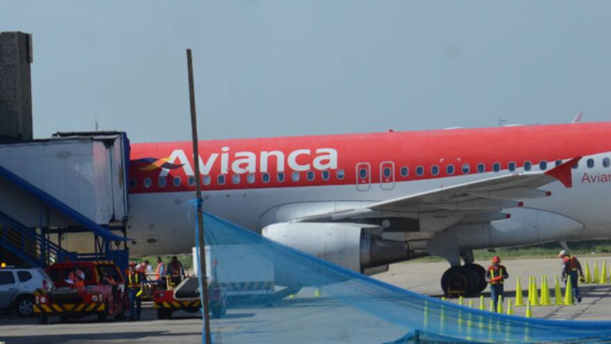 Emergencia en avión en el que viajaba Guido Nule