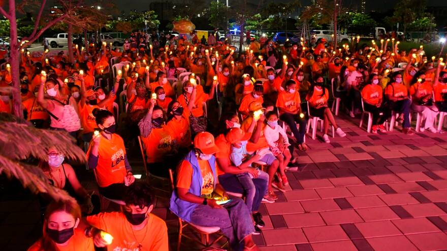 Violencia contra la mujer: Luces y velas se encendieron en el Malecón por las víctimas de feminicidio