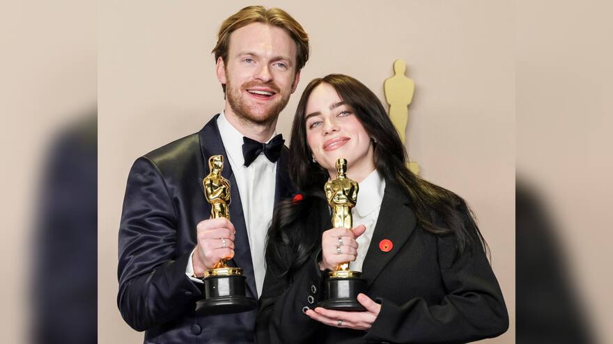 Famosos llevaron un pin rojo de cese al fuego en Gaza en los Oscar