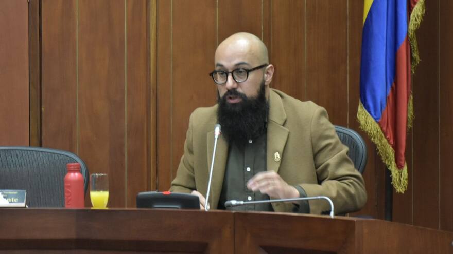 Carrotanques seguirán detenidos hasta que tengan pólizas: director de Ungrd