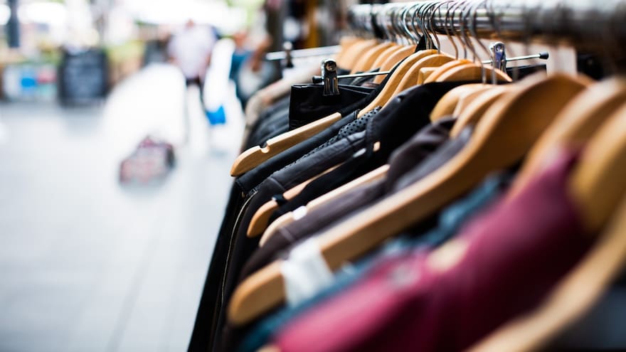 Reconocida marca de ropa se declara en quiebra y anuncia cierre de más de 400 tiendas