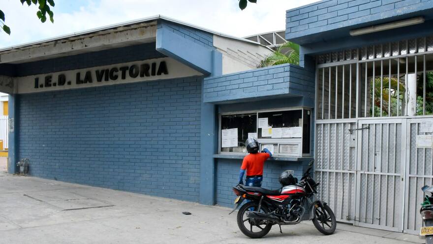 Hurto a IED La Victoria: 'Se llevaron cuatro maletas con más de 60 computadores portátiles'