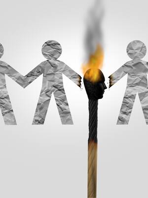 Polarización y moderación