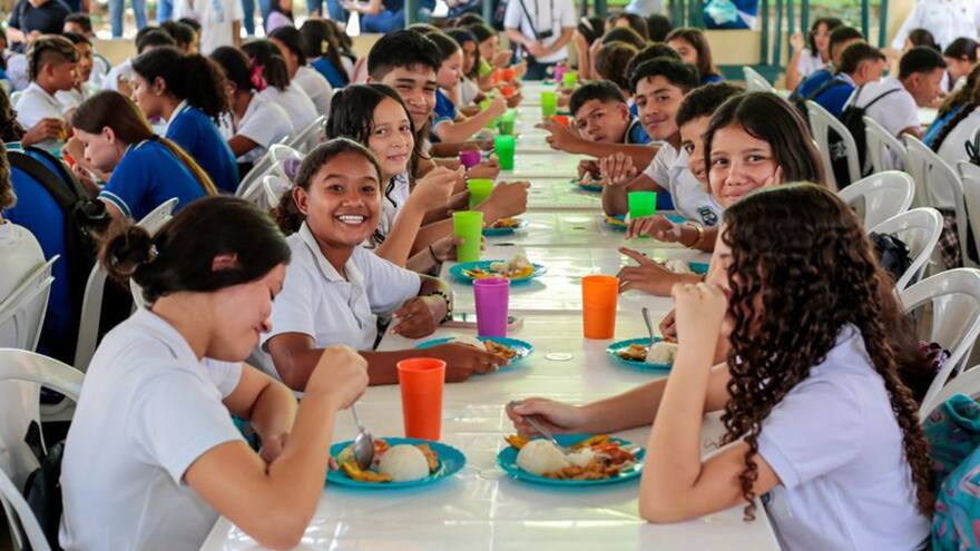 En Sucre 33 mil estudiantes iniciaron clases con alimentación escolar