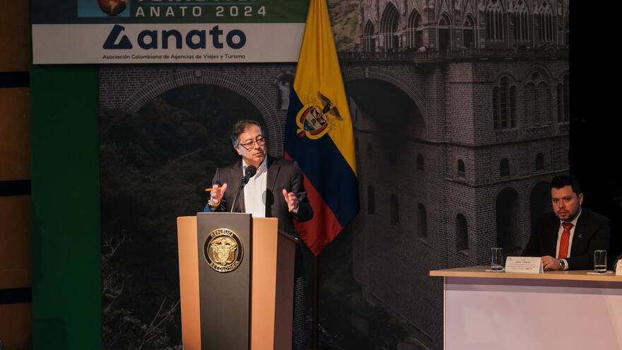 Gustavo Petro dijo que Satena es 'un fracaso mío' luego de que perdiera líneas internacionales como la de Caracas-Bogotá