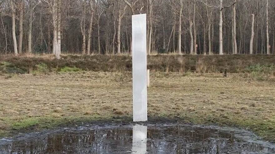 Aparece otro monolito, esta vez en Países Bajos