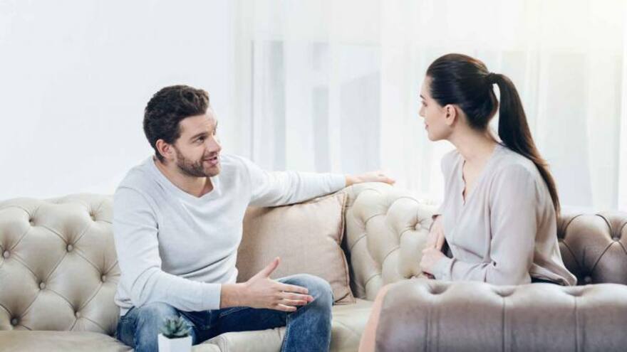 ¿Qué es el banksying? Esta conducta está afectando a las parejas a largo plazo