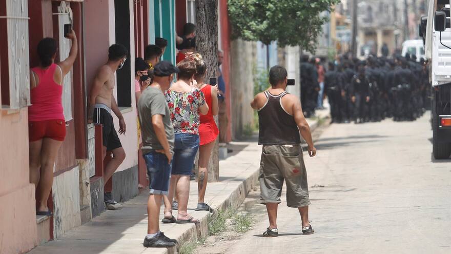 Denuncian represión contra manifestantes en protestas en Cuba