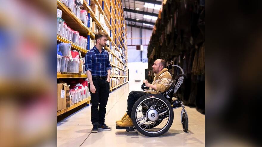 Él es David Holmes, el doble de Daniel Radcliffe que quedó paralizado tras accidente en el rodaje de Harry Potter