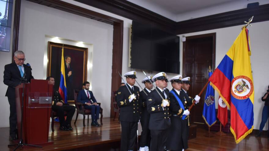 Congreso otorga condecoración a la Escuela Naval de Suboficiales ARC