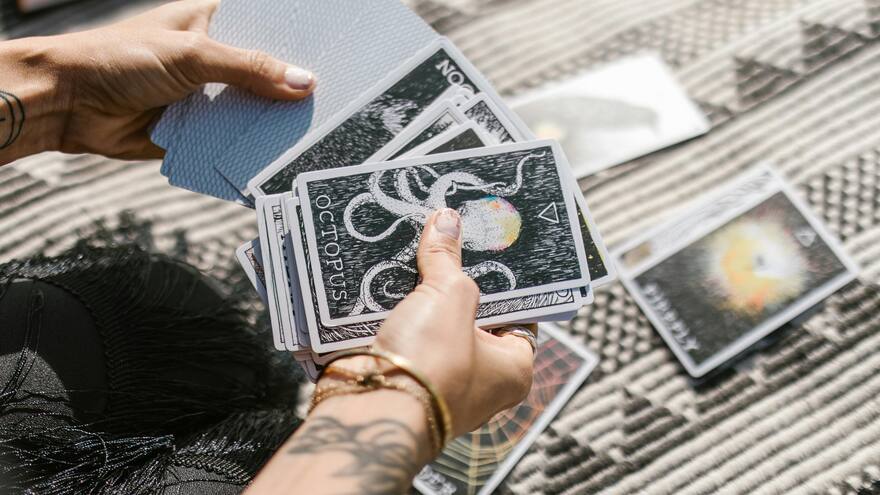 Los cuatro signos del zodiaco que se verán influenciados por el eclipse solar de septiembre, según Mhoni Vidente