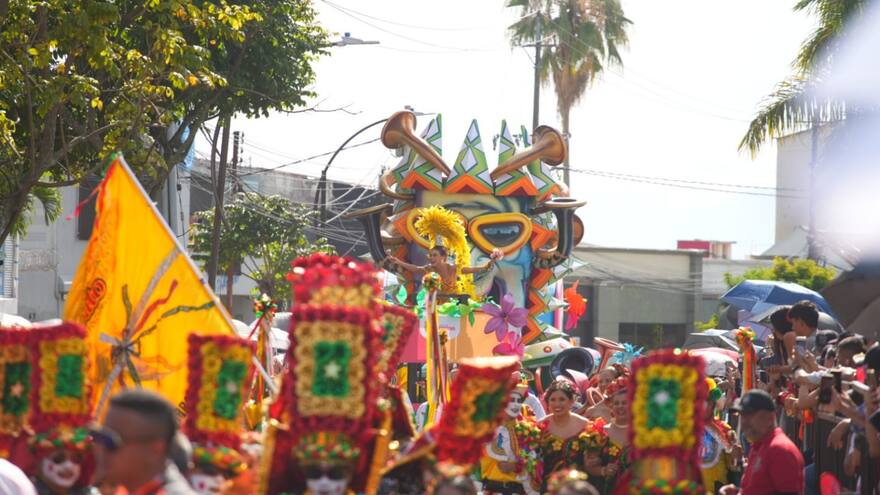 La magia y el colorido del Carnaval de Barranquilla se tomó las calles de Pereira