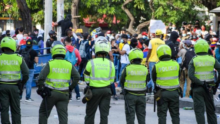 Dos policías heridos al intervenir en pelea entre pandillas en La Playa