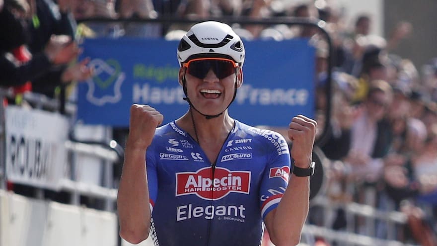 Van der Poel, ganador de la París-Roubaix
