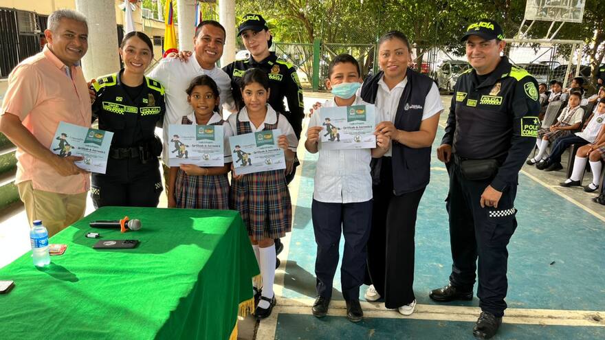 En Montería gradúan como promotores de prevención de drogas y violencia a 345 estudiantes
