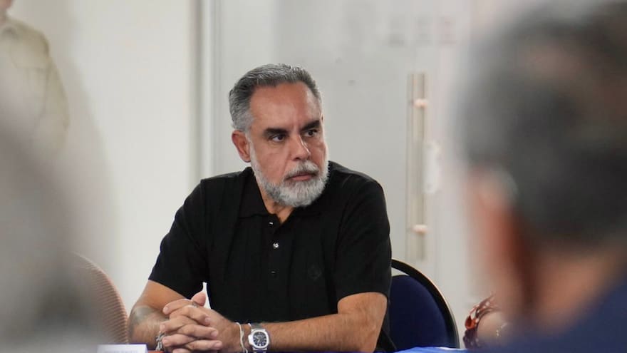 Allanan la residencia de Armando Benedetti en Puerto Colombia; aseguró que es un “abuso de poder de la magistrada Lombana”