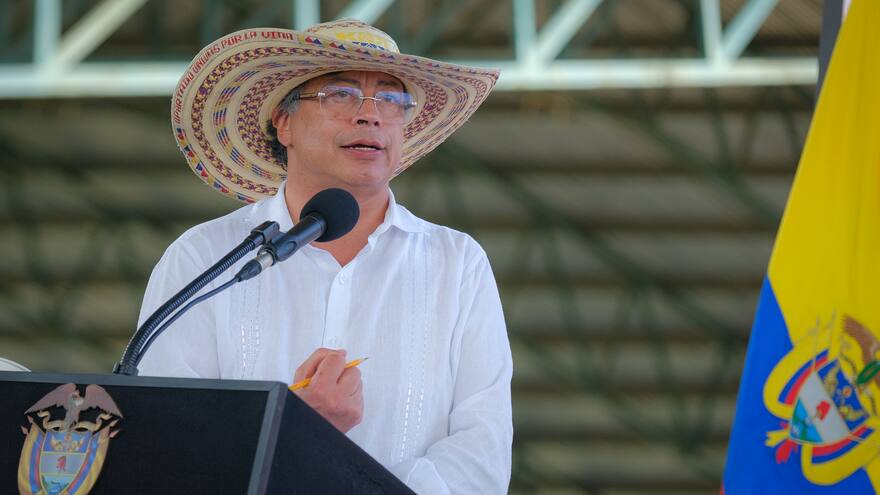 Petro anuncia que su gobierno inició conversaciones fuera de Colombia con el Clan del Golfo
