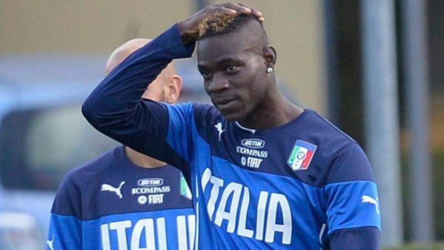 Mario Balotelli dice que su calidad está al mismo nivel que la de Messi y Cristiano