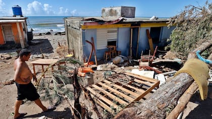 Cuba sigue evacuando damnificados dos días después del paso del huracán Melissa