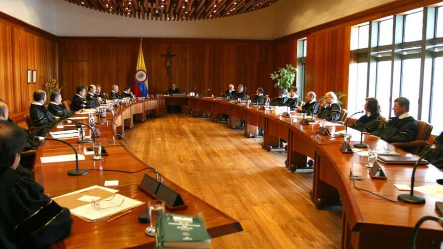 Corte Constitucional tumba la prohibición para deducir regalías de la industria extractiva incluida en la tributaria de Petro